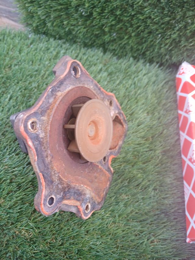 Bomba y correa ford transit 1997