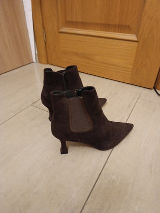 Botines con tacón fino