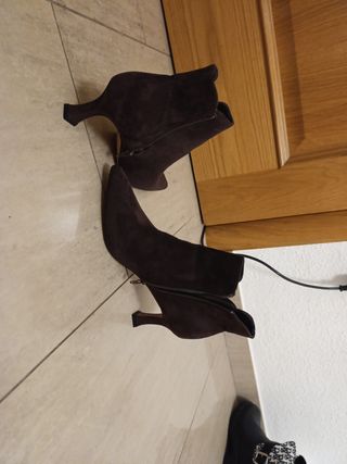 Botines con tacón fino