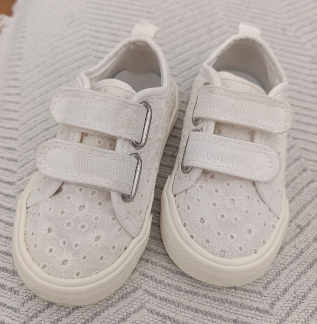 Zapatillas y botas agua