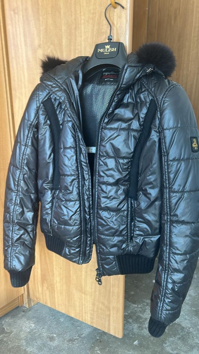 Giubbotto donna con cappuccio nero