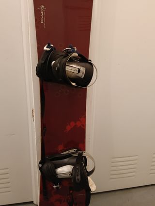 Tabla snowboard con fijaciones