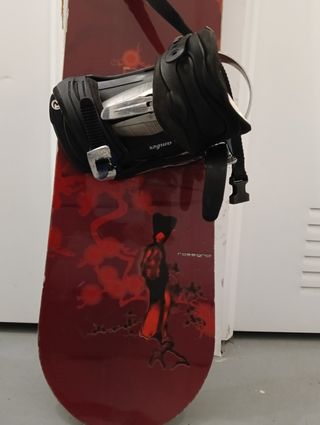 Tabla snowboard con fijaciones