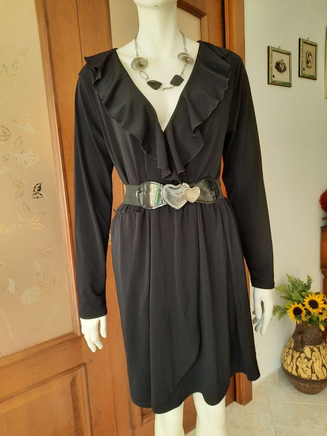 Abito  elegante con volant