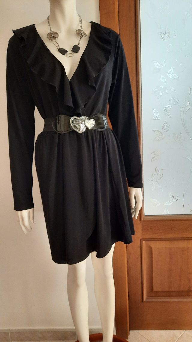 Abito  elegante con volant