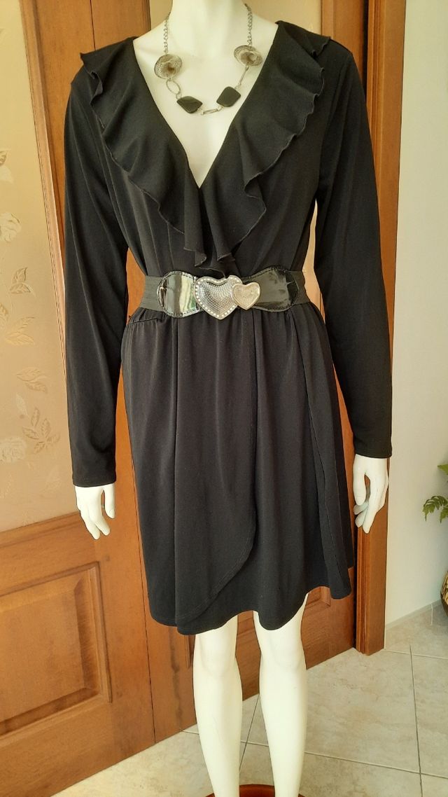 Abito  elegante con volant