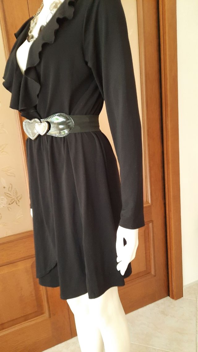 Abito  elegante con volant