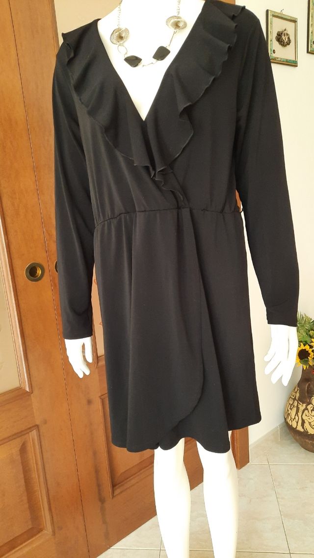 Abito  elegante con volant