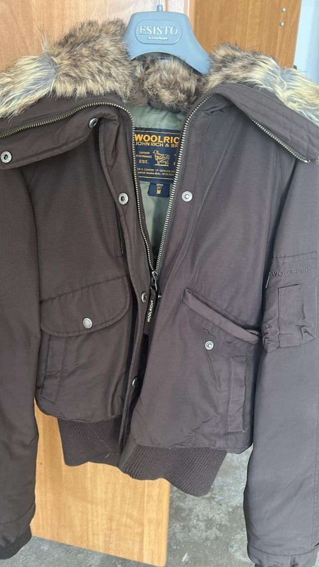 Giubbotto con cappuccio marrone