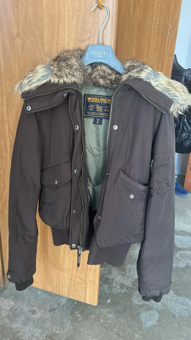 Giubbotto con cappuccio marrone