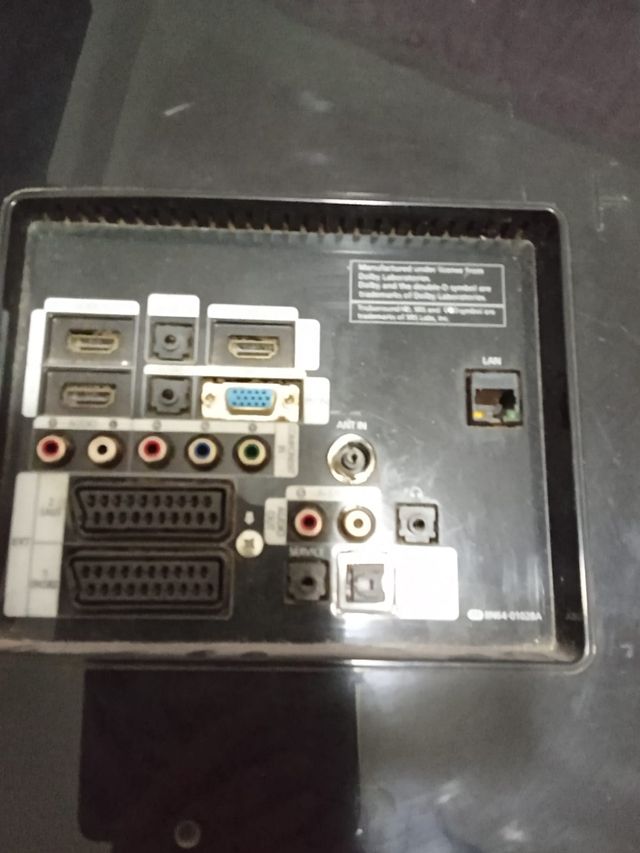 Televisor Samsung con soporte