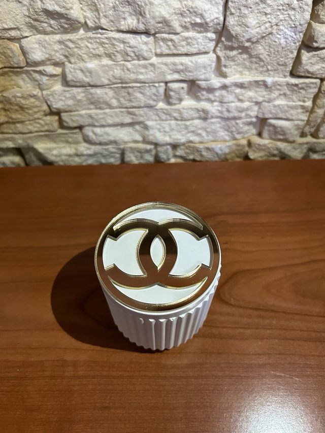 1 Portaoggetti con logo