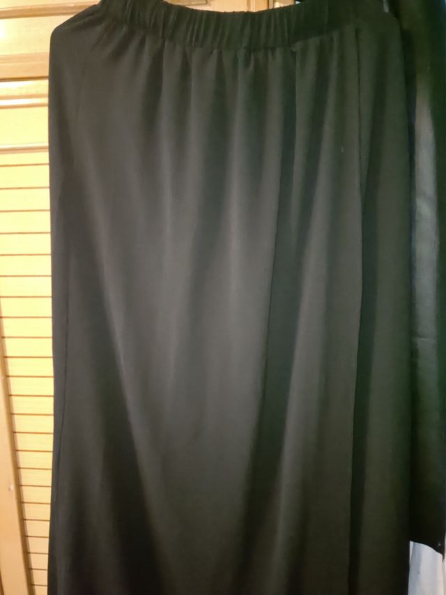 Falda larga negra