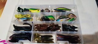 Lote señuelos para pesca de black bass.
