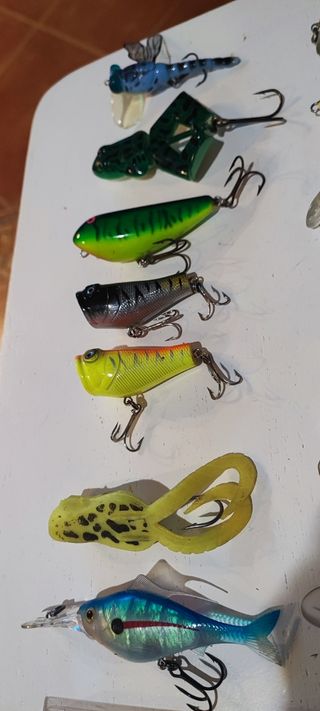 Lote señuelos para pesca de black bass.