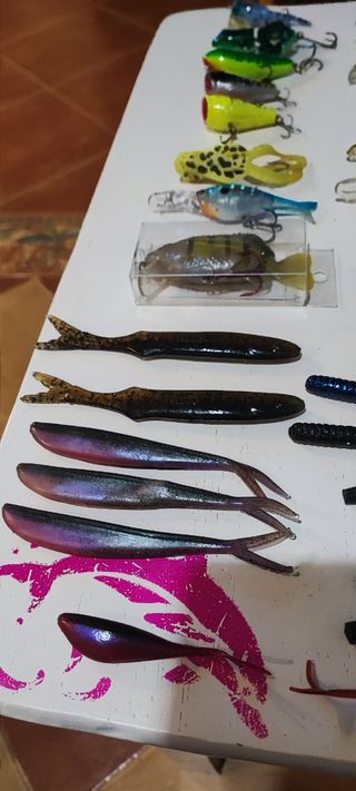 Lote señuelos para pesca de black bass.
