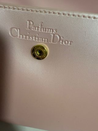 Neceser Dior. Color rosa. Con caja