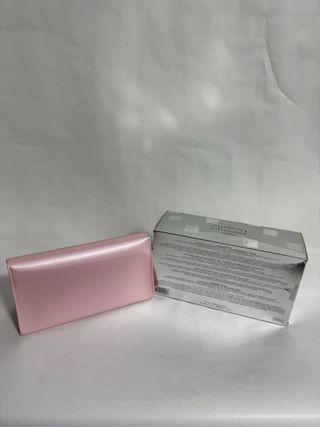 Neceser Dior. Color rosa. Con caja