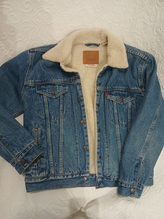 Chaqueta Levis impecable de mujer. 