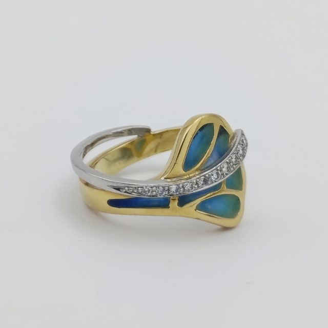 Anillo de Oro de 18k, con esmalte y diamantes pavé