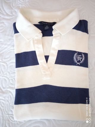 Camisa/ Polo Tommy Hilfiguer.
