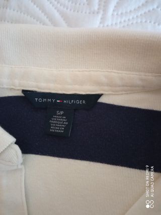 Camisa/ Polo Tommy Hilfiguer.