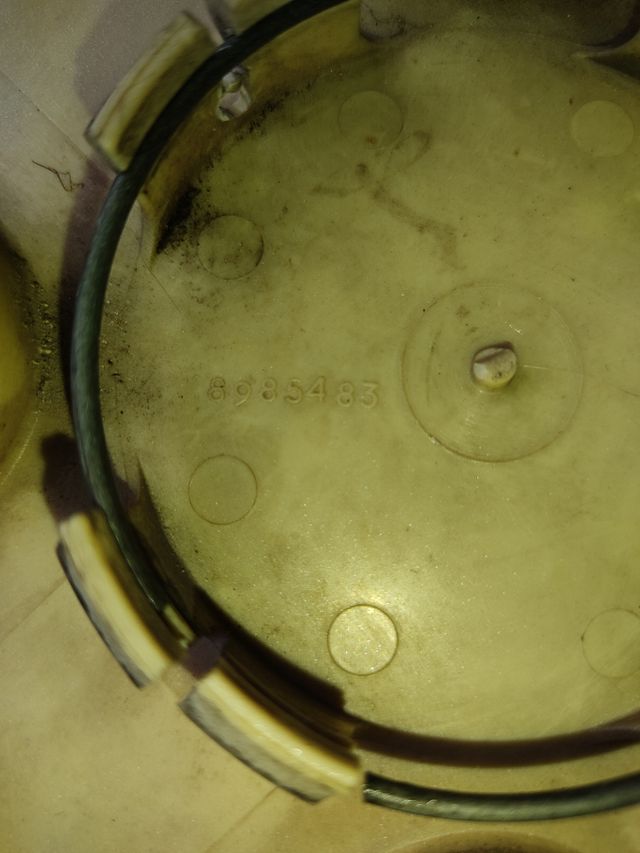 UN TAPACUBOS SAAB 900 PRE GM