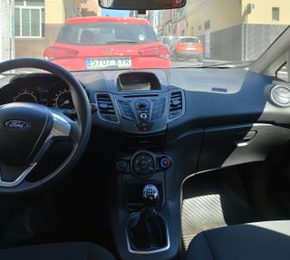 Ford fiesta 1.25 82cv Titanium color negro