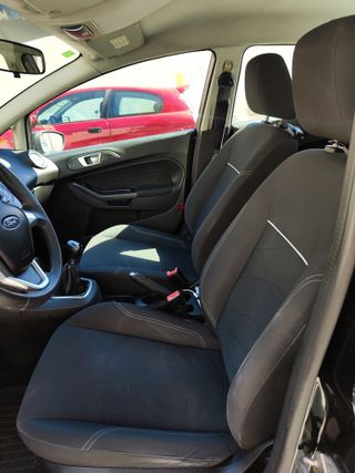 Ford fiesta 1.25 82cv Titanium color negro