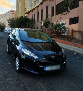 Ford fiesta 1.25 82cv Titanium color negro