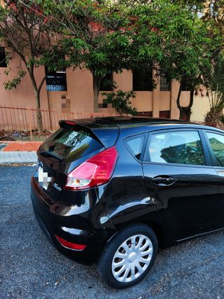 Ford fiesta 1.25 82cv Titanium color negro