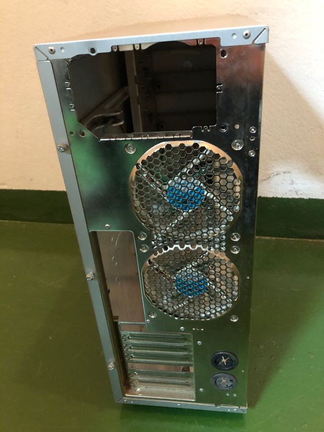 Custodia per computer Gigabyte in alluminio