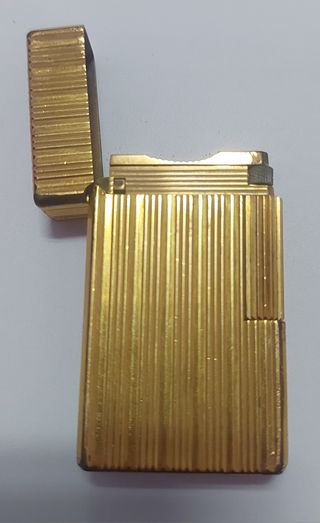 Encendedor ST Dupont bañado en oro