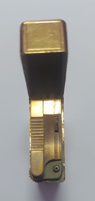 Encendedor ST Dupont bañado en oro