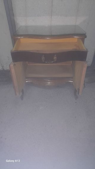 COMODA MUY ANTIGUA