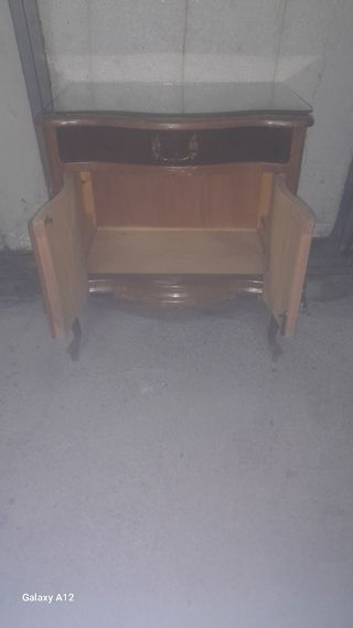 COMODA MUY ANTIGUA