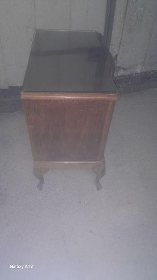 COMODA MUY ANTIGUA