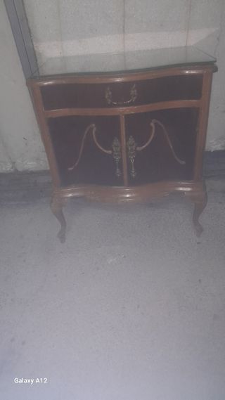 COMODA MUY ANTIGUA