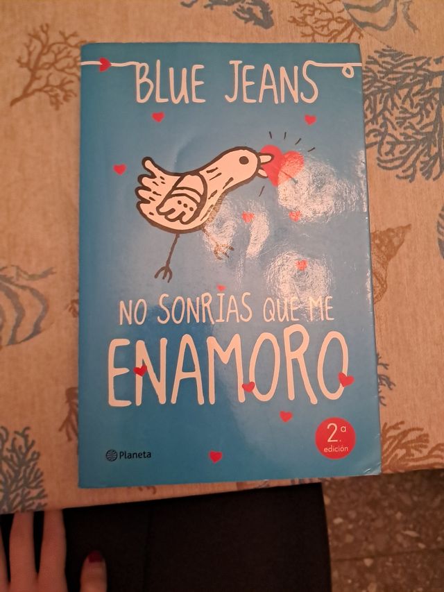 No sonrías que me enamoro