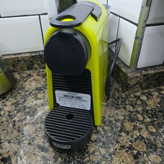 Cafetera Nespresso De longhi Verde.