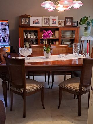 Mesa y sillas de comedor