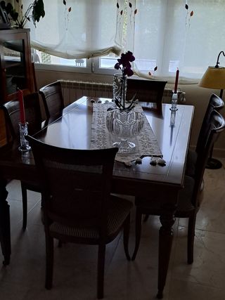 Mesa y sillas de comedor