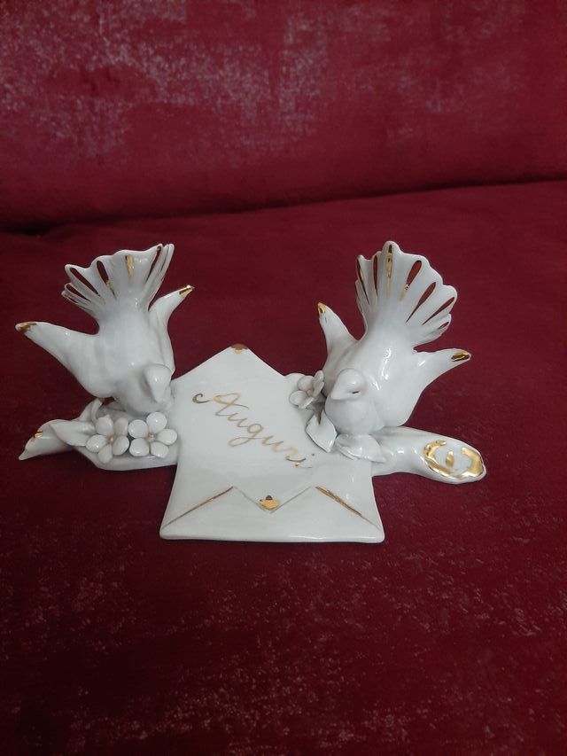 Colombe pasquali in porcellana Capodimonte.