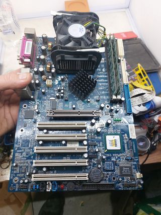 PLACA BASE DE ORDENADOR ANTIGUO 