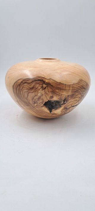 Vasetto in legno di ulivo 