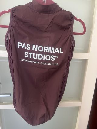 Chaleco pas normal studios