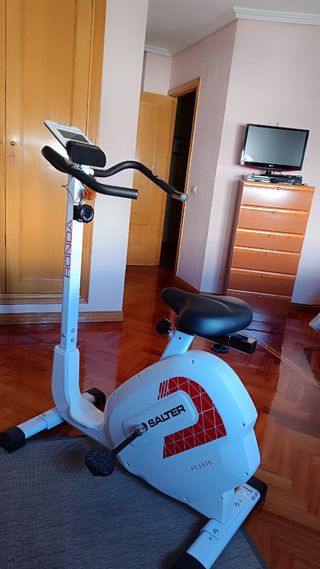 Bicicleta estática adaptada