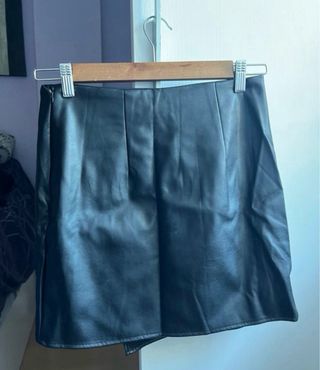 Falda negra efecto cuero  Talla 38