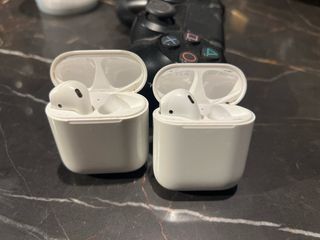 2 airpods