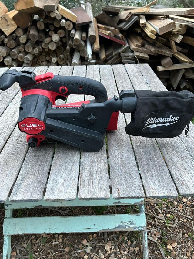 Milwaukee M18 FBTS75 lijadora de banda 